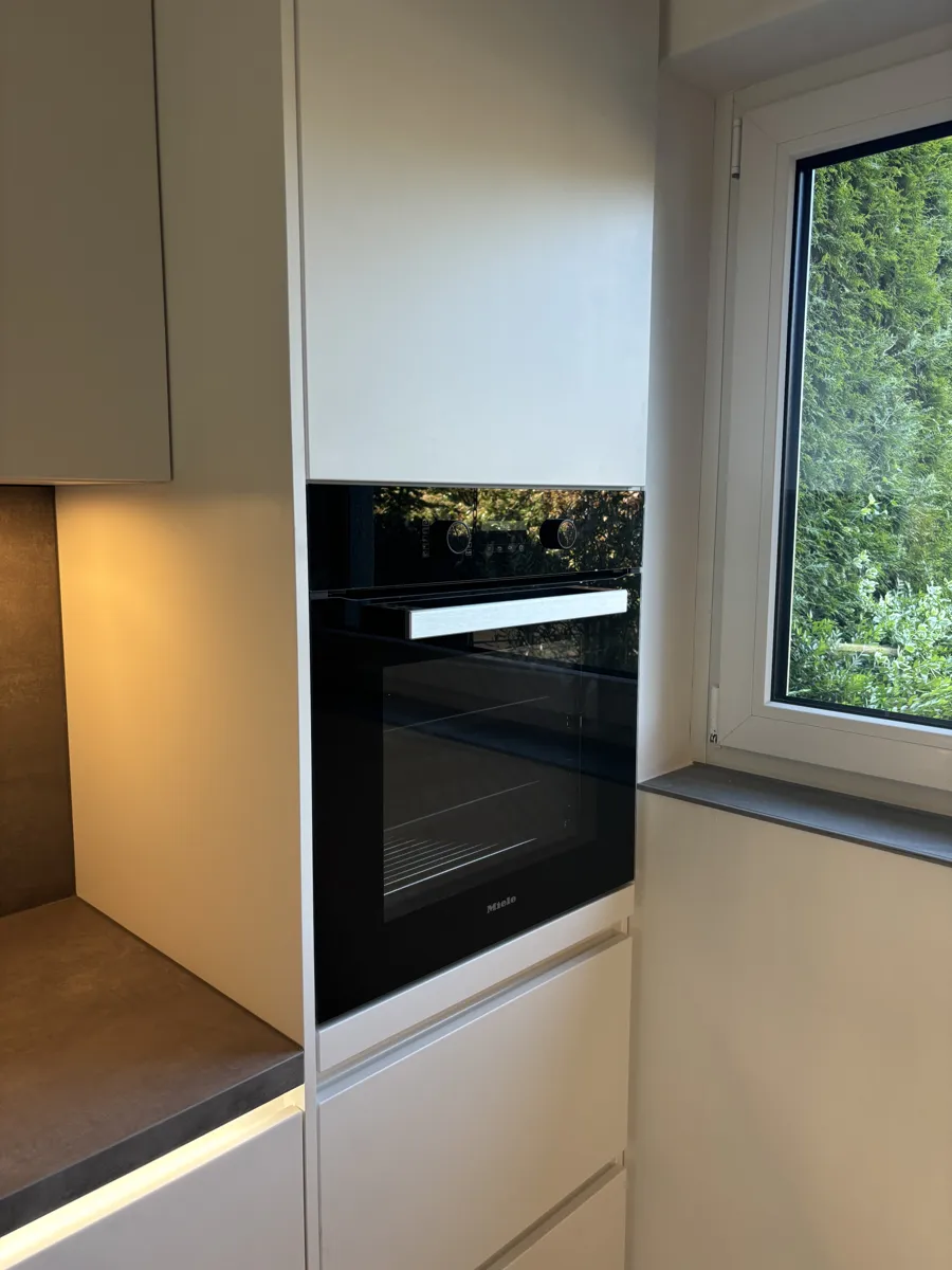 Nachher: Hochschrank mit Backofen auf Augenhöhe